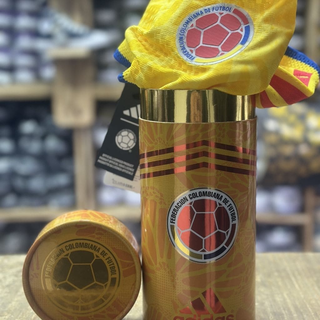 TARRO DE PRESENTACIÓN CAMISETA MUNDIAL - SEDealmania